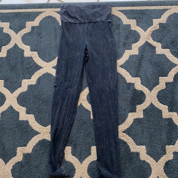NWT Love Culture Small Mineral Washed High Waisted Leggings - Picture 1 of 3